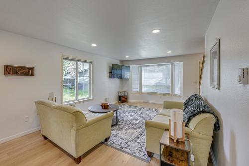 Dog-Friendly Townhome Near Stillaguamish River! in Arlington (WA)