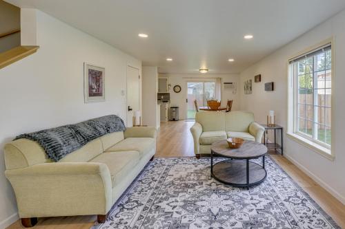 Dog-Friendly Townhome Near Stillaguamish River! in Arlington (WA)