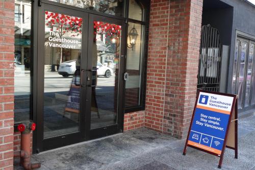 外観, ザ ゲストハウス バンクーバー ダウンタウン (The Guesthouse Vancouver Downtown) in バンクーバー（BC）