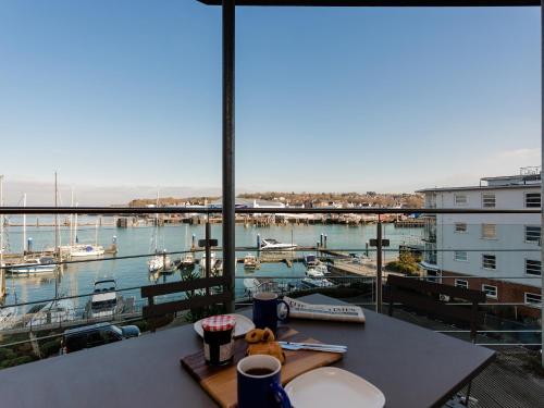 16 Marinus, Cowes