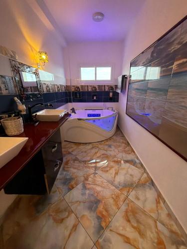 Oran appartement a 600 m du boulvard des lion in Bir El Djir