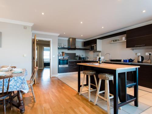 16 Marinus, Cowes (photo 8)