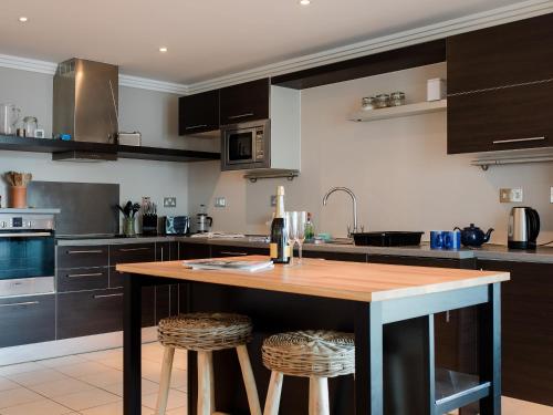 16 Marinus, Cowes (photo 9)