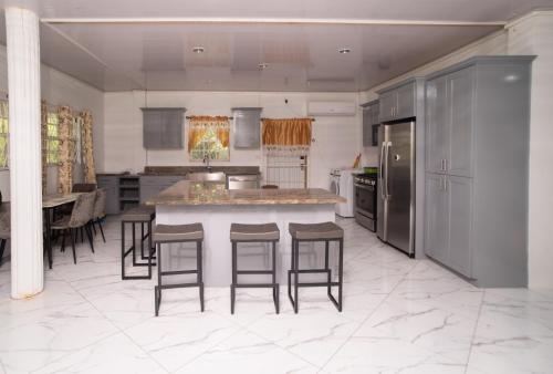 кухня, Modern Island Getaway In St Lucia, 5 min from Airport, Beach, Shopping in Вьйо-Фор