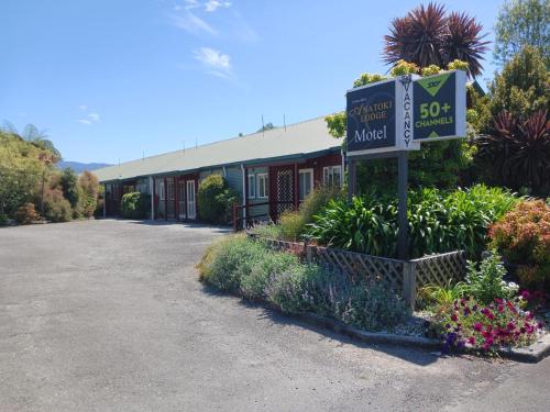 Exterior view of Anatoki Lodge Motel
