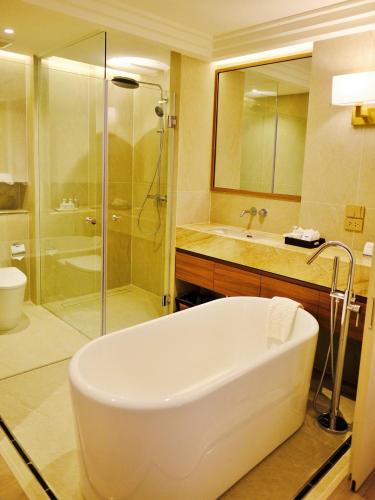 room detail thumbnail 2