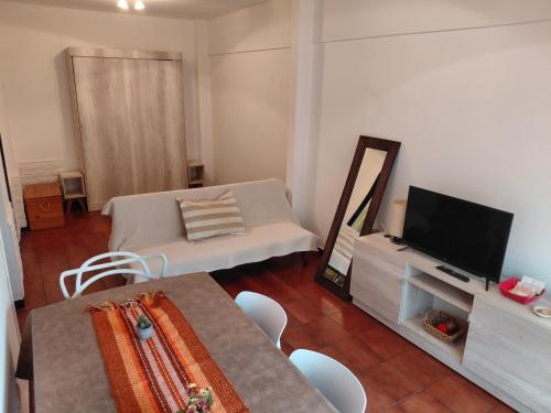 Departamento 1ambiente con patio zona Guemes Aldrey