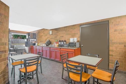 Skylight Inn Willoughby - Cleveland Mentor in Willoughby, USA