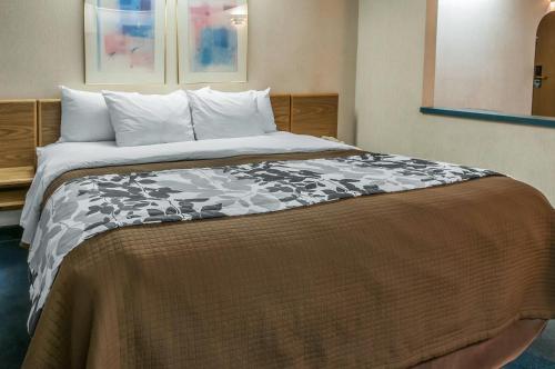 Sleep Inn University - image 18