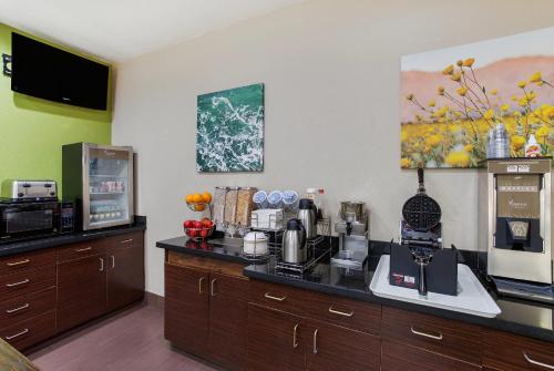 Sleep Inn University - image 22