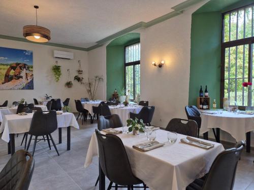 Restoran, Logis Hotel Restaurant Les Norias in Cazilhac