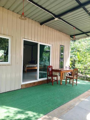 Lung peiyk homestay in อ่าวคลองหิน