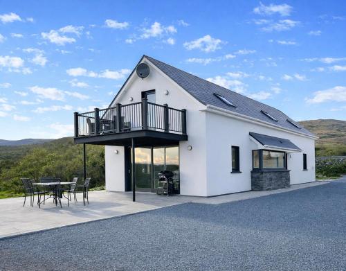 Vista exterior, Westcove view three bedroom luxury house with hot tub in Caherdaniel