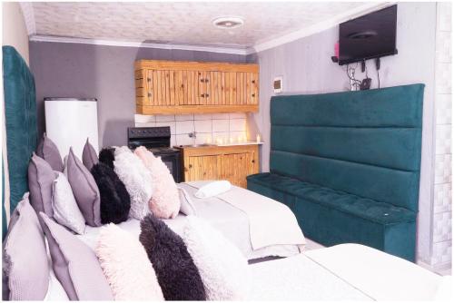2 queen beds