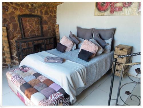 2 bedrooms, 5 beds