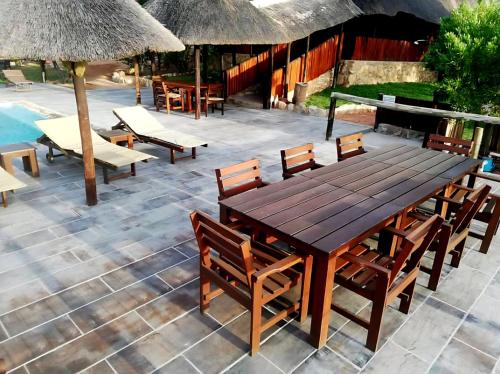 Restorāns, Kapika Waterfall Lodge in Otjivakuanda