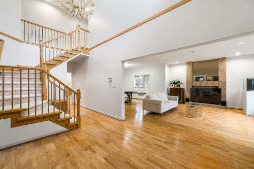 Cozy & Modern Room near Langara & Downtown – khách sạn tại Oakridge