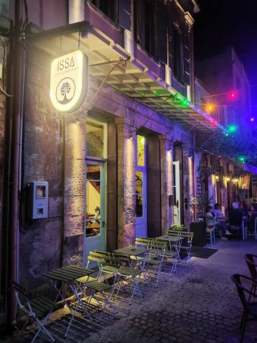 Issa Lesvos - İzmir