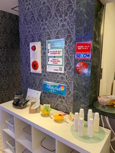 Front desk [24-hour]