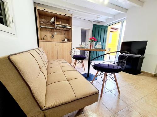 Piccolo Modern Suites - Old Town