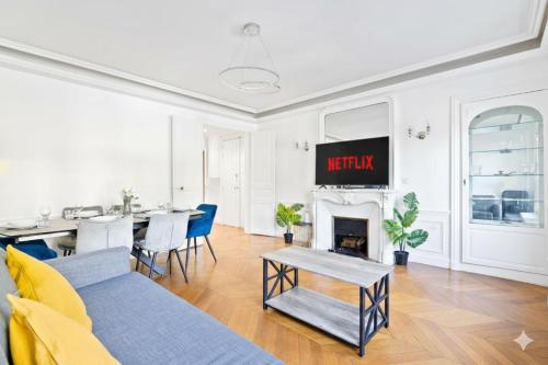 Arc de Triomphe Luxurious 3 Bedroom with NetFlix
