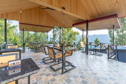 River and Roots Resort in Galajwari