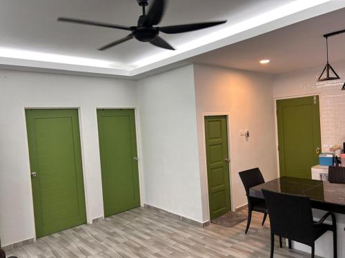 KEBUNPURI - STUDIO HOUSE 2rooms 1 btrooms HOMESTAY KEBUN KOMPAK MERLIMAU PASIR – khách sạn tại Merlimau