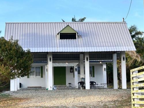 KEBUNPURI - STUDIO HOUSE 2rooms 1 btrooms HOMESTAY KEBUN KOMPAK MERLIMAU PASIR in Merlimau