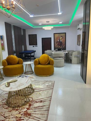Ikoyi 4bed Penthouse Seaview Gallery with attendants