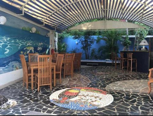 Studio accès piscine, plage à 50m (Studio acces piscine, plage a 50m) in มาเร่ เกลลาร์ด