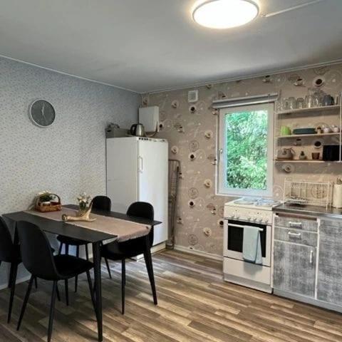 Family-friendly farm Stuga in Los