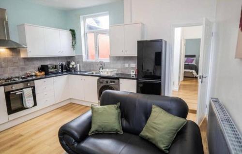 Family-Friendly Two-Bedroom Apartment near Manchester City Stadium 2