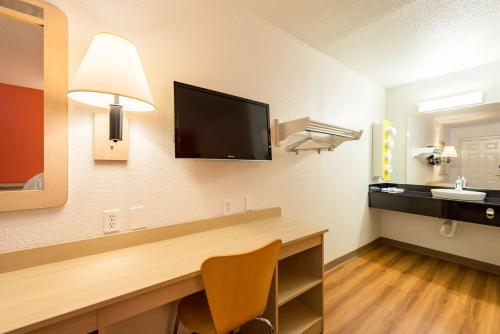Motel 6-Reno, NV - Virginia Plumb The 2-star Motel 6 Reno - Virginia Plumb offers comfort and convenience whether youre on business or holiday in Reno (NV). The hotel has everything you need for a comfortable stay. All the necessary 