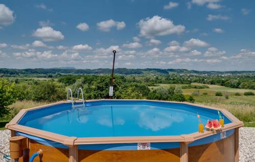 Kuća za odmor s bazenom i panoramskim pogledom - Terrace by David (Kuca za odmor s bazenom i panoramskim pogledom - Terrace by David) in Veļiko Trgovišče