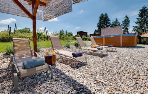 Kuća za odmor s bazenom i panoramskim pogledom - Terrace by David (Kuca za odmor s bazenom i panoramskim pogledom - Terrace by David) in Veļiko Trgovišče