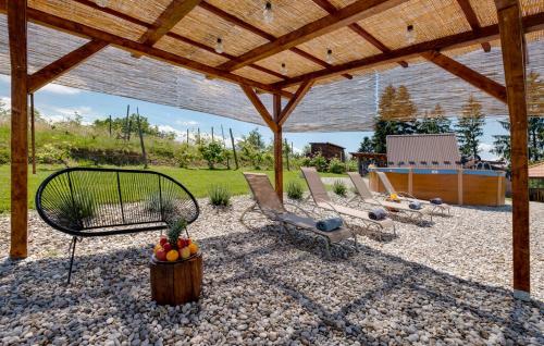 Kuća za odmor s bazenom i panoramskim pogledom - Terrace by David (Kuca za odmor s bazenom i panoramskim pogledom - Terrace by David) in Veļiko Trgovišče