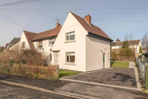 Chevin Forest Home with Cinema Style Room FULL HOUSE in Otley and Yeadon