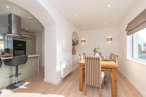 Chevin Forest Home with Cinema Style Room FULL HOUSE in Otley and Yeadon