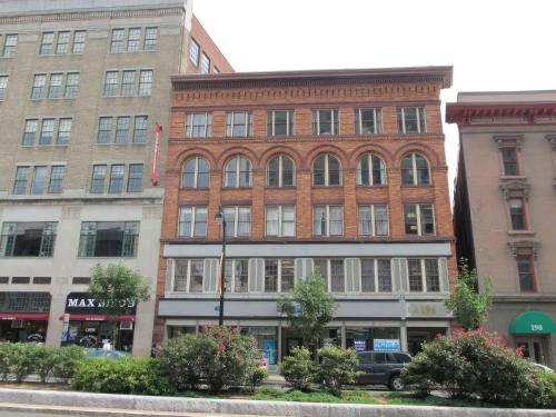 . Trumbull Apartments Elevator WI-FI XL CENTER Hartford CT