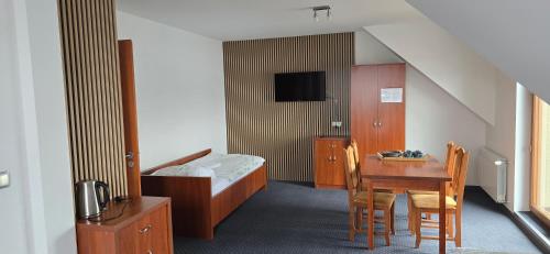 4 twin beds