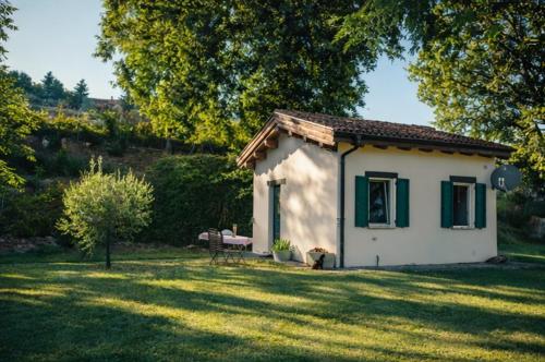 Chalet con Piscina "Il Girasole" Relax in Campagna in Sant' Ippolito