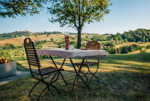 Chalet con Piscina "Il Girasole" Relax in Campagna in Sant' Ippolito