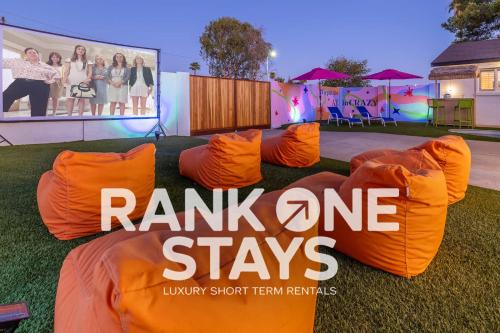 Fun Themed Home With Games and Cowboy Pool – khách sạn tại Bắc Tempe ASU