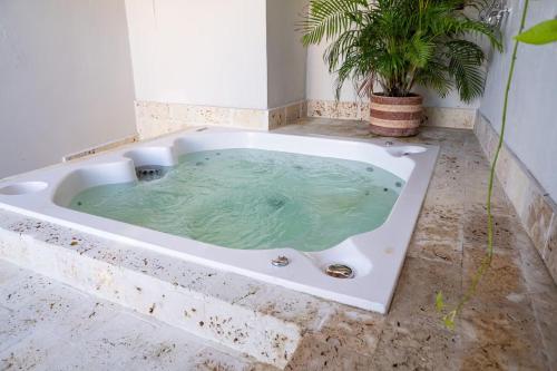 Casa Badillo 2 OLD CITY CRAZY LOCATION 4br jacuzzi wifi Ac hottub