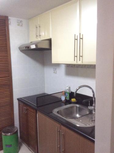 Condo at Parkside Villas across the airport, Manila (fotografie 9)