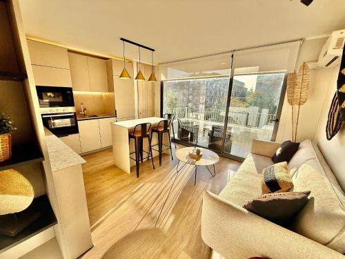 Modern decor and excellent location