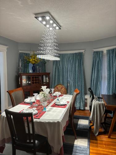 Eden's Lodge in อีสต์ฮาร์ตฟอร์ด (CT)