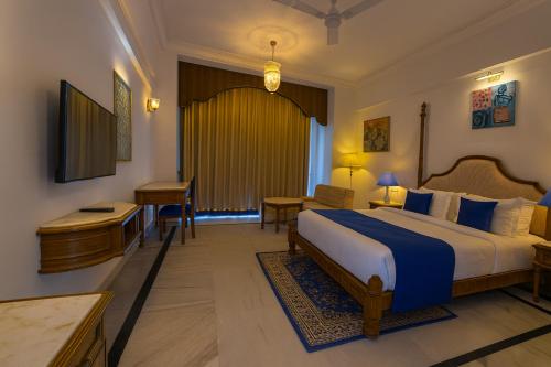 Aachman Mewar Palace Resort- A full mountain view property – khách sạn tại Iswal