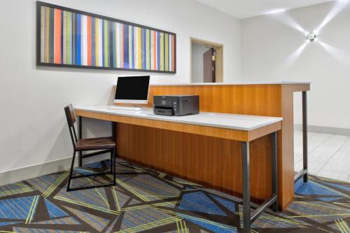 Holiday Inn Express Hotel & Suites Amarillo South an IHG Hotel - image 42