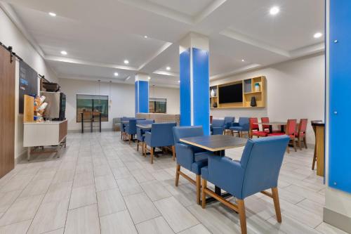 Holiday Inn Express Hotel & Suites Amarillo South an IHG Hotel - image 40